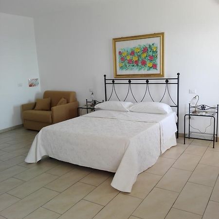 La Nave Sul Mare Di Taormina Bed & Breakfast เลโตยานนี ภายนอก รูปภาพ