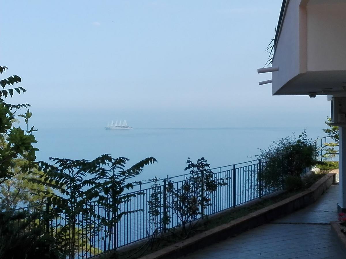 La Nave Sul Mare Di Taormina Bed & Breakfast เลโตยานนี ภายนอก รูปภาพ