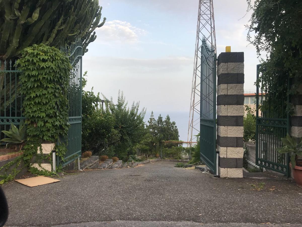 La Nave Sul Mare Di Taormina Bed & Breakfast เลโตยานนี ภายนอก รูปภาพ