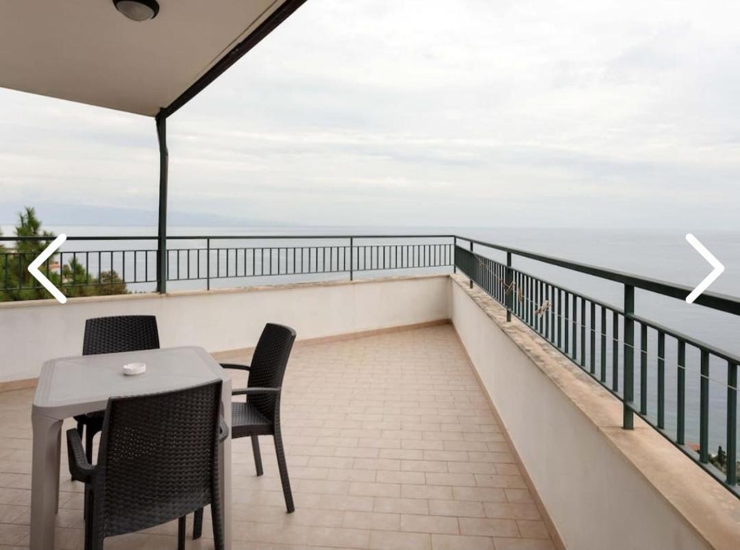 La Nave Sul Mare Di Taormina Bed & Breakfast เลโตยานนี ภายนอก รูปภาพ