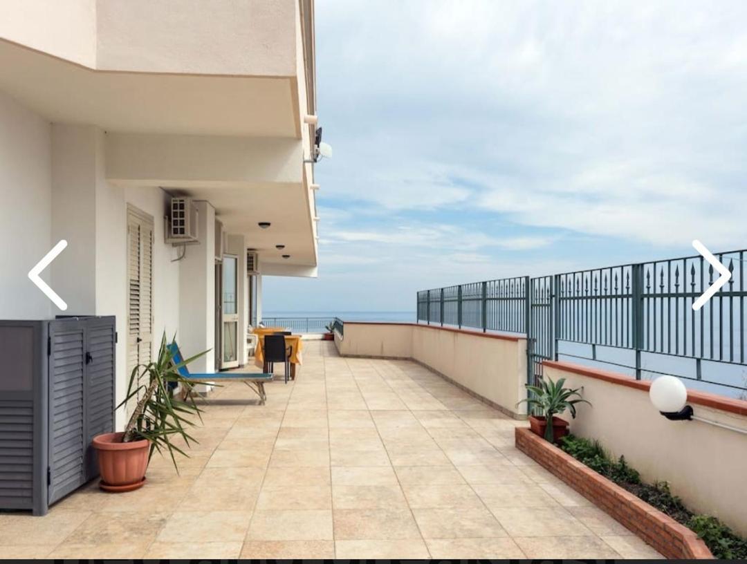 La Nave Sul Mare Di Taormina Bed & Breakfast เลโตยานนี ภายนอก รูปภาพ