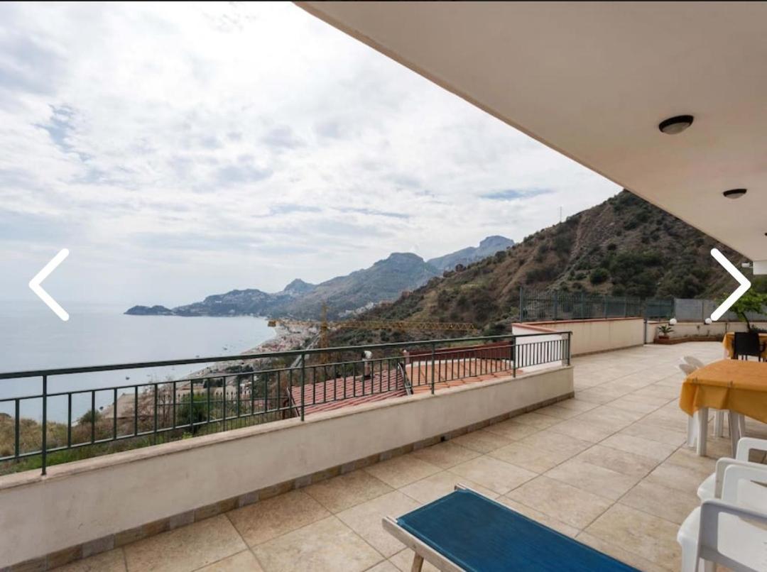 La Nave Sul Mare Di Taormina Bed & Breakfast เลโตยานนี ภายนอก รูปภาพ