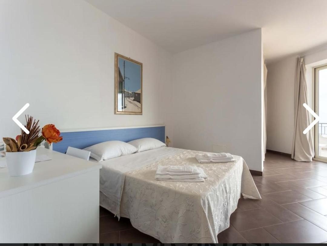 La Nave Sul Mare Di Taormina Bed & Breakfast เลโตยานนี ภายนอก รูปภาพ