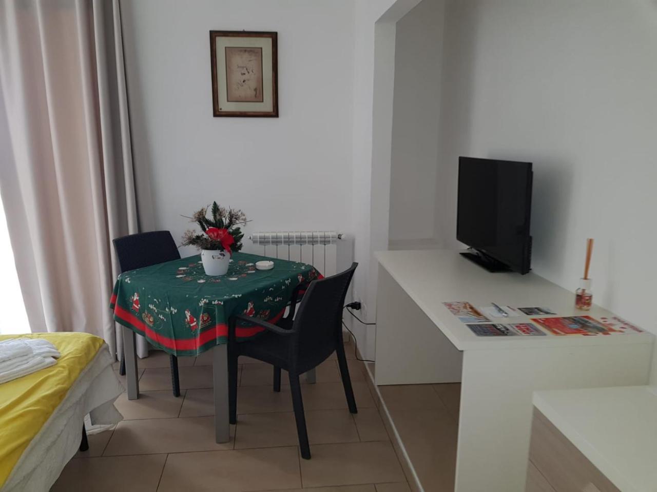 La Nave Sul Mare Di Taormina Bed & Breakfast เลโตยานนี ภายนอก รูปภาพ